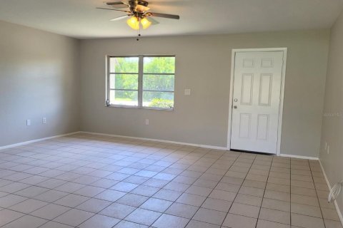 Casa en venta en Port Charlotte, Florida, 3 dormitorios, 124.86 m2 № 1917070 - foto 2