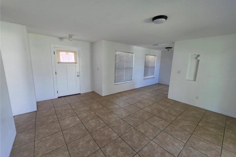 House in Saint Petersburg, Florida 2 bedrooms, 85.93 sq.m. № 2376871 - photo 4