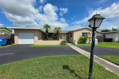 House in Saint Petersburg, Florida 2 bedrooms, 85.93 sq.m. № 2376871