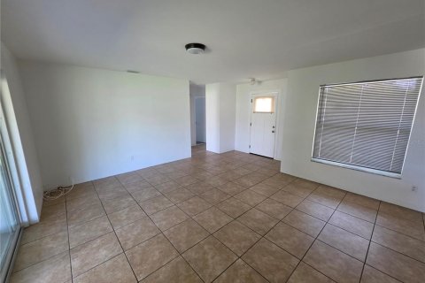 House in Saint Petersburg, Florida 2 bedrooms, 85.93 sq.m. № 2376871 - photo 3