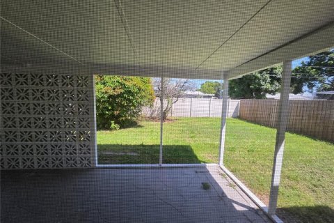 House in Saint Petersburg, Florida 2 bedrooms, 85.93 sq.m. № 2376871 - photo 14