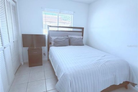Condominio en venta en Orlando, Florida, 4 dormitorios, 76.18 m2 № 2207694 - foto 9