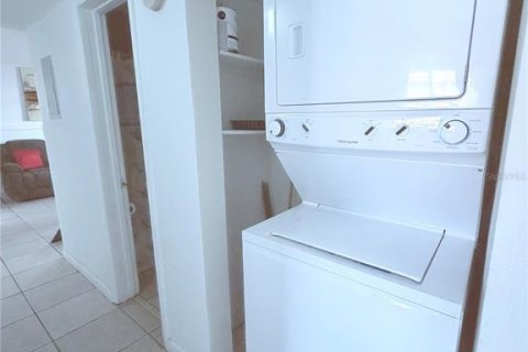 Condominio en venta en Orlando, Florida, 4 dormitorios, 76.18 m2 № 2207694 - foto 8