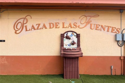 Condominio en venta en Orlando, Florida, 4 dormitorios, 76.18 m2 № 2207694 - foto 13