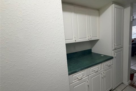 Condominio en venta en Orlando, Florida, 4 dormitorios, 76.18 m2 № 2207694 - foto 4