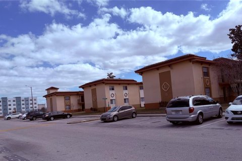 Condominio en venta en Orlando, Florida, 4 dormitorios, 76.18 m2 № 2207694 - foto 16