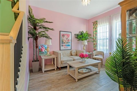 House in Deltona, Florida 5 bedrooms, 260.5 sq.m. № 2210323 - photo 4