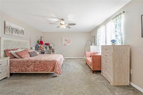 House in Deltona, Florida 5 bedrooms, 260.5 sq.m. № 2210323 - photo 29