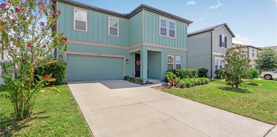 House in Deltona, Florida 5 bedrooms, 260.5 sq.m. № 2210323