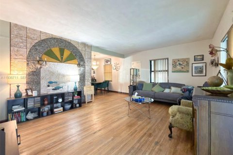 Villa ou maison à vendre à Miami, Floride: 3 chambres, 139.73 m2 № 1994954 - photo 4