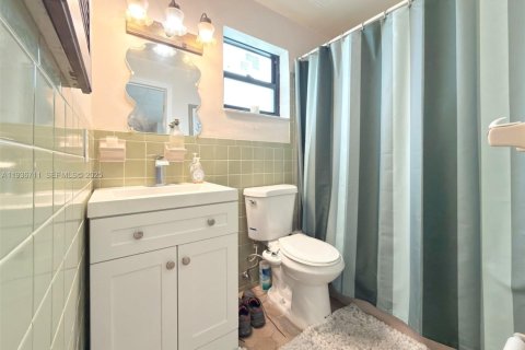 Villa ou maison à vendre à Miami, Floride: 3 chambres, 139.73 m2 № 1994954 - photo 15