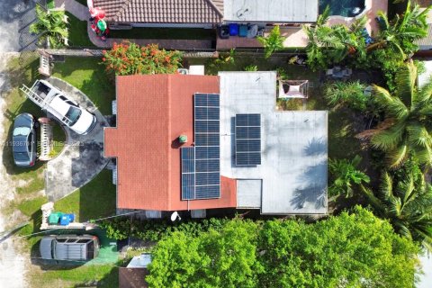 House in Miami, Florida 3 bedrooms, 139.73 sq.m. № 1994954