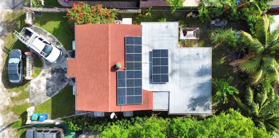 Villa ou maison à Miami, Floride 3 chambres, 139.73 m2 № 1994954