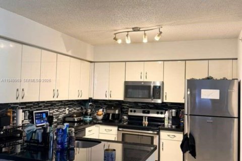 Снять в аренду кондоминиум в Дорал, Флорида 1 спальня, 69.03м2, № 2005614 - фото 3