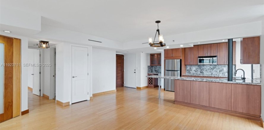 Condominio en Miami, Florida, 2 dormitorios № 1982103