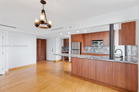 Condominio en alquiler en Miami, Florida, 2 dormitorios, 106.37 m2 № 1982103 - foto 7