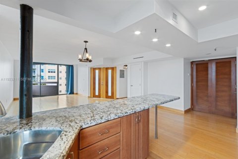 Condominio en alquiler en Miami, Florida, 2 dormitorios, 106.37 m2 № 1982103 - foto 6