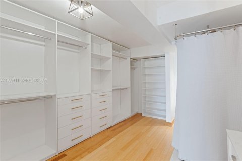 Condominio en alquiler en Miami, Florida, 2 dormitorios, 106.37 m2 № 1982103 - foto 20