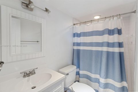 Condominio en alquiler en Miami, Florida, 2 dormitorios, 106.37 m2 № 1982103 - foto 15