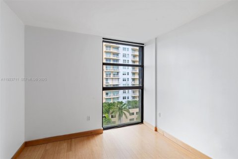Condominio en alquiler en Miami, Florida, 2 dormitorios, 106.37 m2 № 1982103 - foto 14