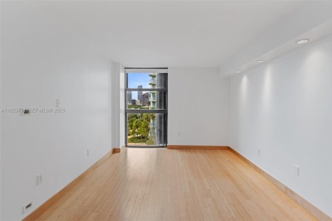 Condominio en alquiler en Miami, Florida, 2 dormitorios, 106.37 m2 № 1982103 - foto 16