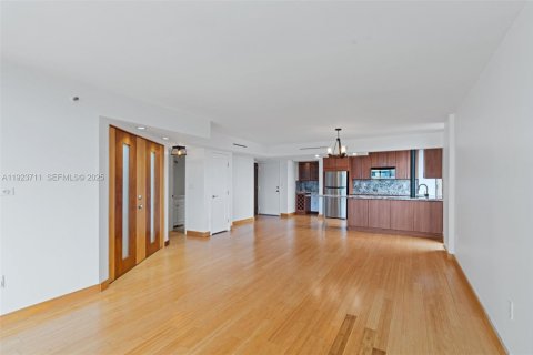 Condominio en alquiler en Miami, Florida, 2 dormitorios, 106.37 m2 № 1982103 - foto 24