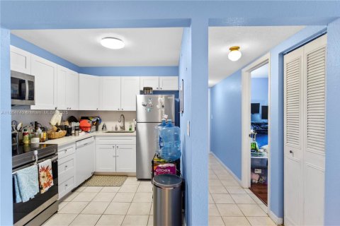Condo in Hallandale Beach, Florida, 2 bedrooms  № 1893526 - photo 26