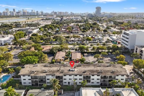 Condo in Hallandale Beach, Florida, 2 bedrooms  № 1893526 - photo 7