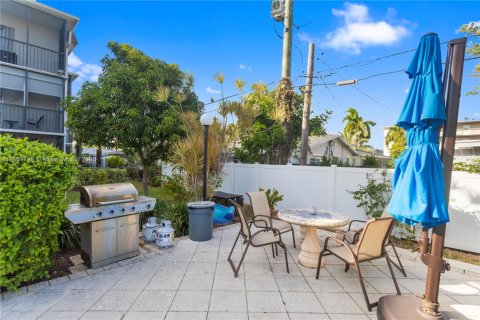 Condo in Hallandale Beach, Florida, 2 bedrooms  № 1893526 - photo 12