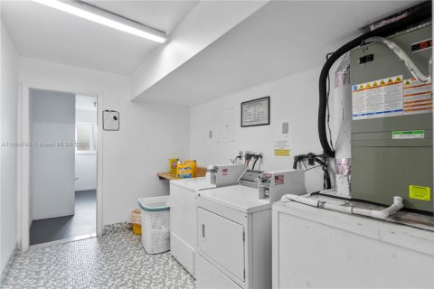 Condo in Hallandale Beach, Florida, 2 bedrooms  № 1893526 - photo 15