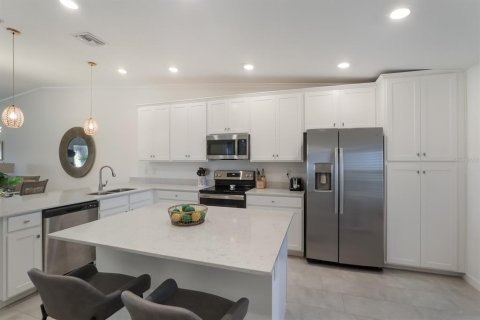 Copropriété à louer à Bradenton, Floride: 2 chambres, 145.76 m2 № 338935 - photo 5