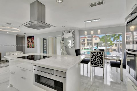 House in Pompano Beach, Florida 3 bedrooms, 121.98 sq.m. № 1827625 - photo 26