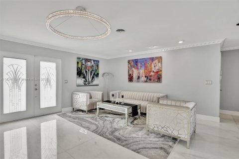 House in Pompano Beach, Florida 3 bedrooms, 121.98 sq.m. № 1827625 - photo 19