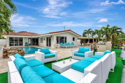House in Pompano Beach, Florida 3 bedrooms, 121.98 sq.m. № 1827625 - photo 10