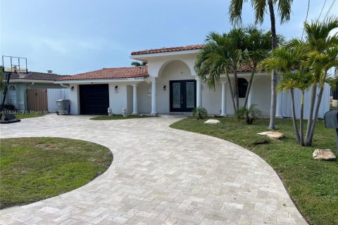 House in Pompano Beach, Florida 3 bedrooms, 121.98 sq.m. № 1827625 - photo 3
