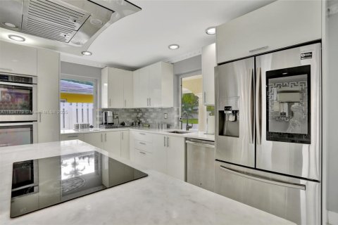 House in Pompano Beach, Florida 3 bedrooms, 121.98 sq.m. № 1827625 - photo 23