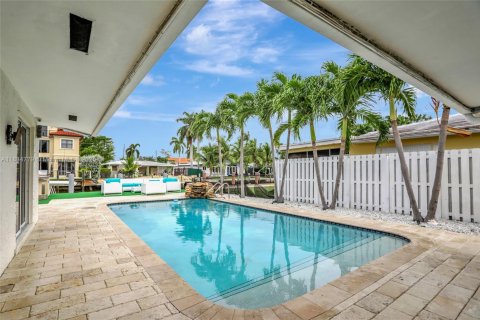 House in Pompano Beach, Florida 3 bedrooms, 121.98 sq.m. № 1827625 - photo 17