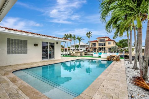 House in Pompano Beach, Florida 3 bedrooms, 121.98 sq.m. № 1827625 - photo 16