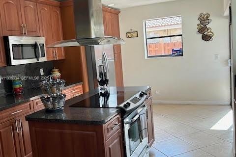 House in Coral Springs, Florida 4 bedrooms, 188.87 sq.m. № 1994705 - photo 8