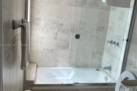 House in Coral Springs, Florida 4 bedrooms, 188.87 sq.m. № 1994705 - photo 10