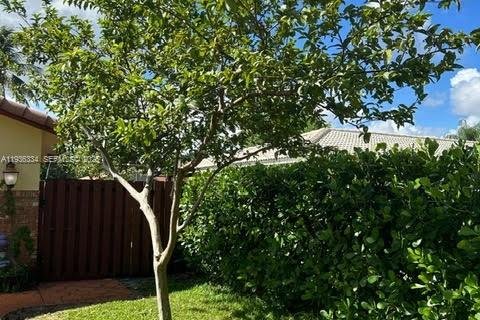 House in Coral Springs, Florida 4 bedrooms, 188.87 sq.m. № 1994705 - photo 20