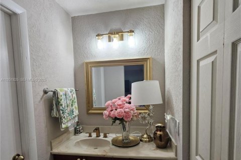 Copropriété à vendre à Miami, Floride: 2 chambres, 114.73 m2 № 1990201 - photo 7