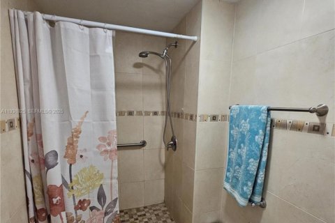 Copropriété à vendre à Miami, Floride: 2 chambres, 114.73 m2 № 1990201 - photo 5