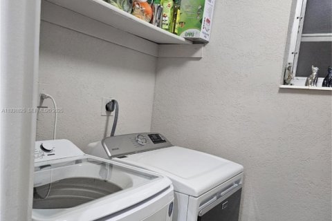 Copropriété à vendre à Miami, Floride: 2 chambres, 114.73 m2 № 1990201 - photo 4