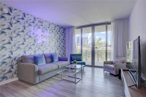 Condo in Hallandale Beach, Florida, 2 bedrooms  № 1739673 - photo 5