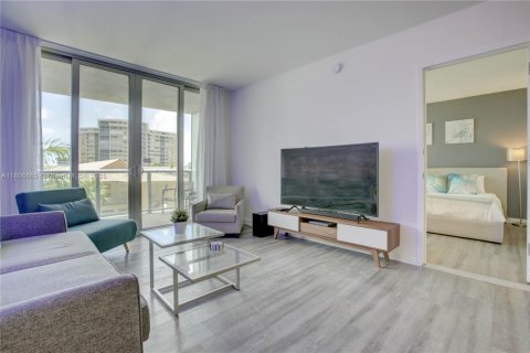 Condo in Hallandale Beach, Florida, 2 bedrooms  № 1739673 - photo 21
