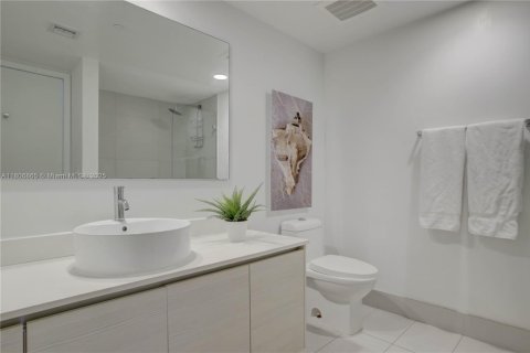 Condo in Hallandale Beach, Florida, 2 bedrooms  № 1739673 - photo 18
