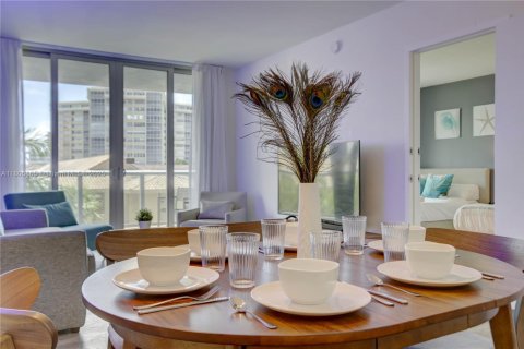 Condo in Hallandale Beach, Florida, 2 bedrooms  № 1739673 - photo 20