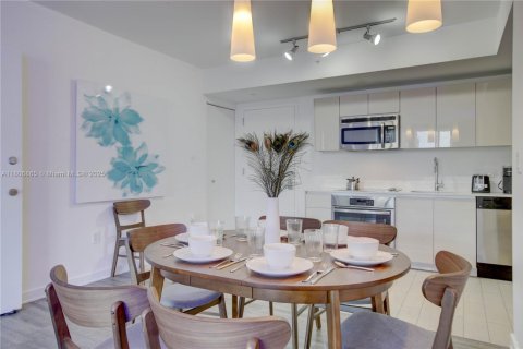 Condo in Hallandale Beach, Florida, 2 bedrooms  № 1739673 - photo 11