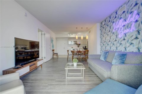 Condo in Hallandale Beach, Florida, 2 bedrooms  № 1739673 - photo 7